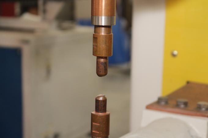 하와시 자동차 가스 저장 탱크 끝 캡 너트 용접 기계 3