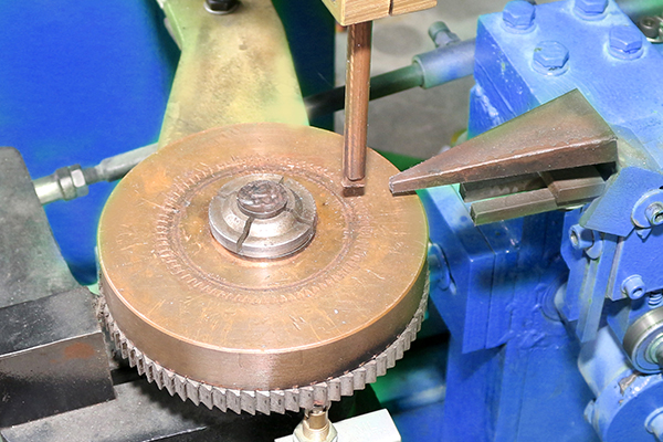 정밀한 와이어 분포와 함께 내부 고리를 위한 자동 스팟 용접 기계 4