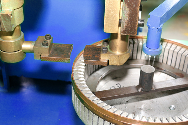 정밀한 와이어 분포와 함께 내부 고리를 위한 자동 스팟 용접 기계 6