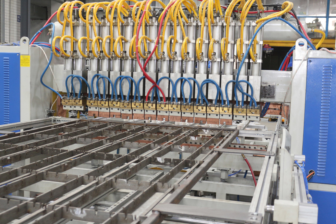 Hwashi 자동 복수 헤드 와이어 메시점 용접 기계 쇼핑 카트