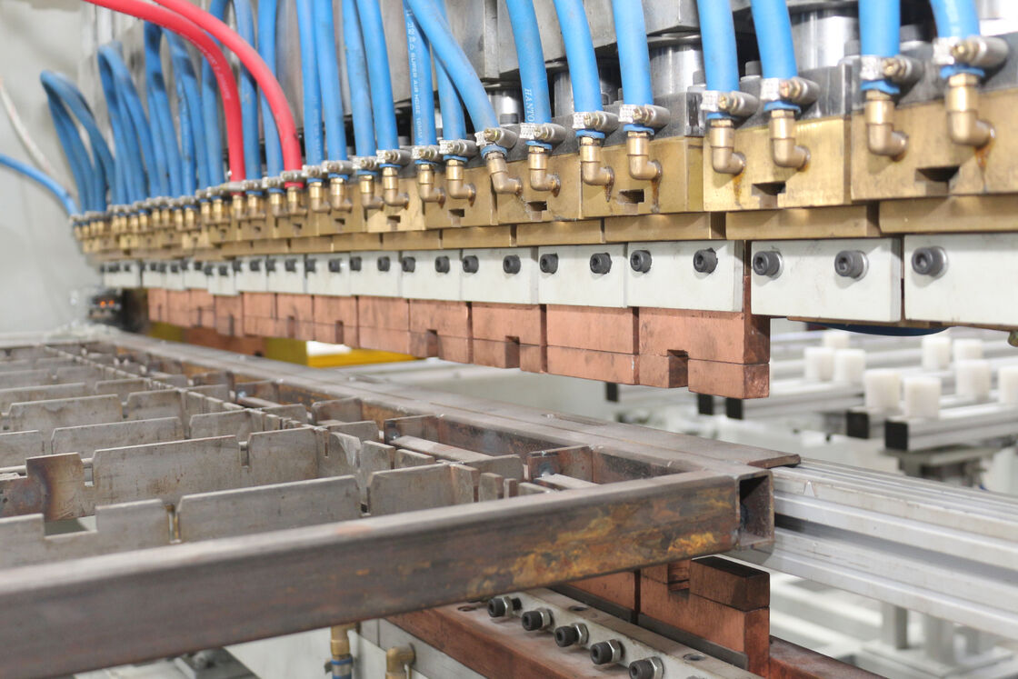 와이어 선반 조립 라인용으로 안정적인 성능과 쉬운 유지보수를 제공하는 에너지 절약형 자동 와이어 선반 용접기